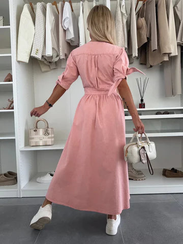 Isabella | Vrouwelijke midijurk met knoopsluiting