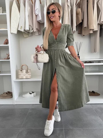 Isabella | Vrouwelijke midijurk met knoopsluiting